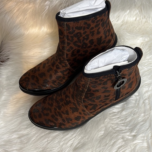 BZEES Leopard Print Tease Ankle Bootie Sz 8.5 W NIB - Picture 9 of 14